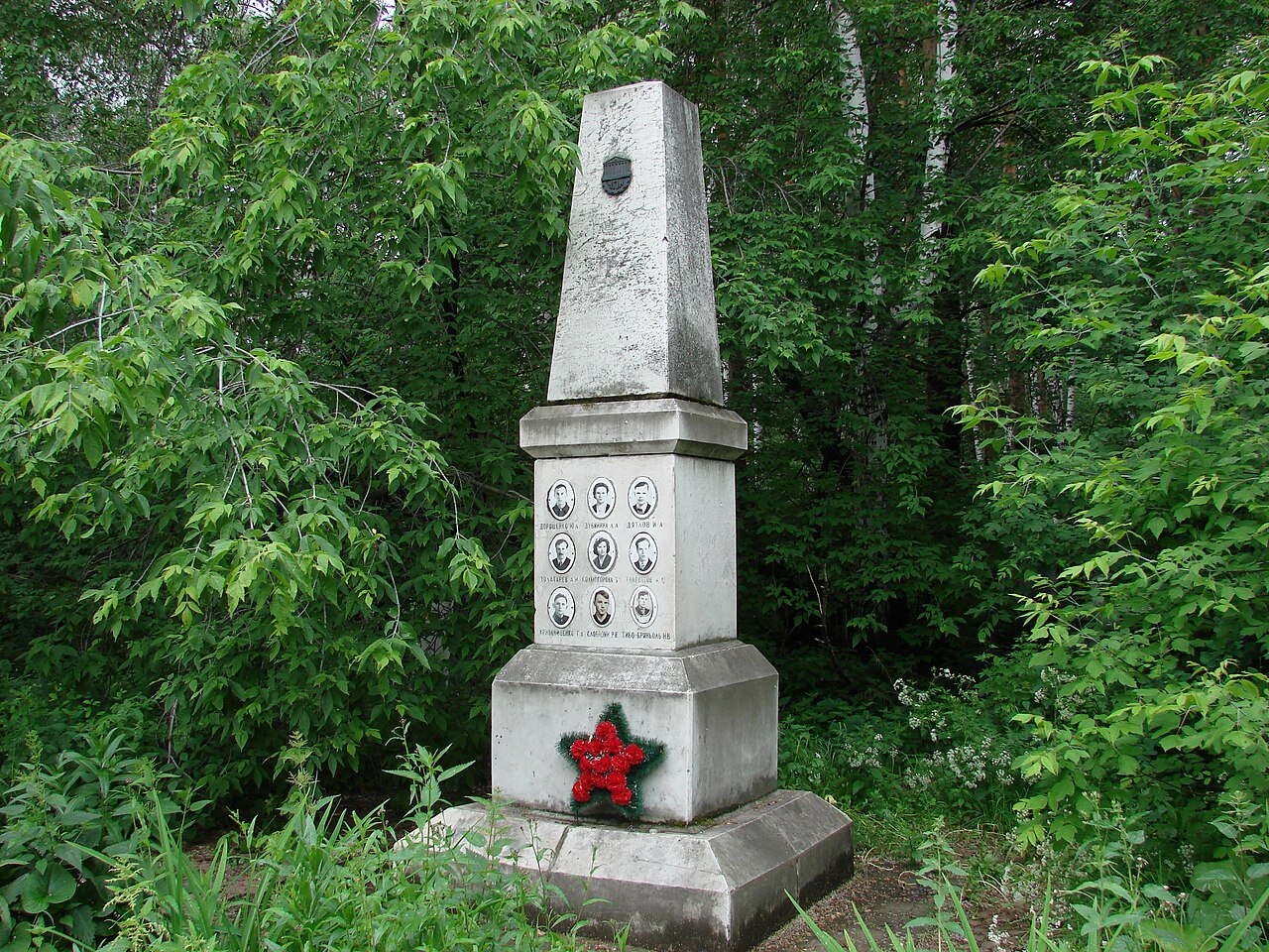 The memorial to the Dyatlov group at the Mikhailovskoe cemetery in Yekaterinburg